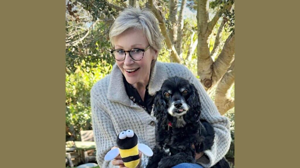 Jane Lynch and friend found their "busy bee." Jane Lynch photo